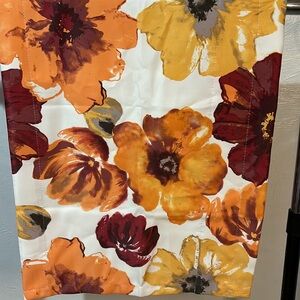 Lush Decor - Floral Valance